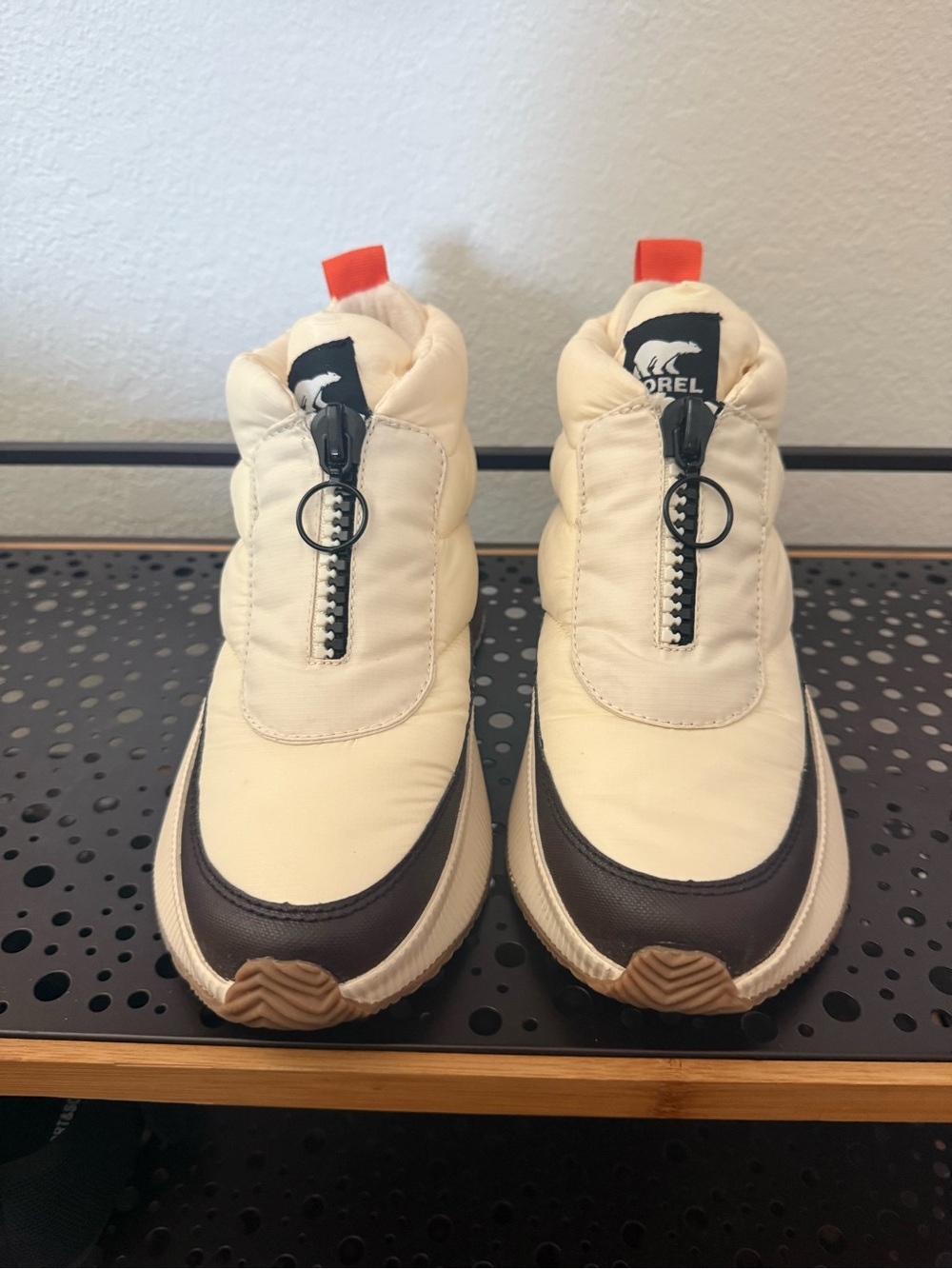 Sorel Out ‘N About III Puffy Zip Boot- EUC